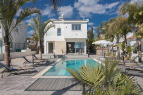 Villa Adaman - Stunning 3 Bedroom Seafront Villa with Pool - Close to the Beach